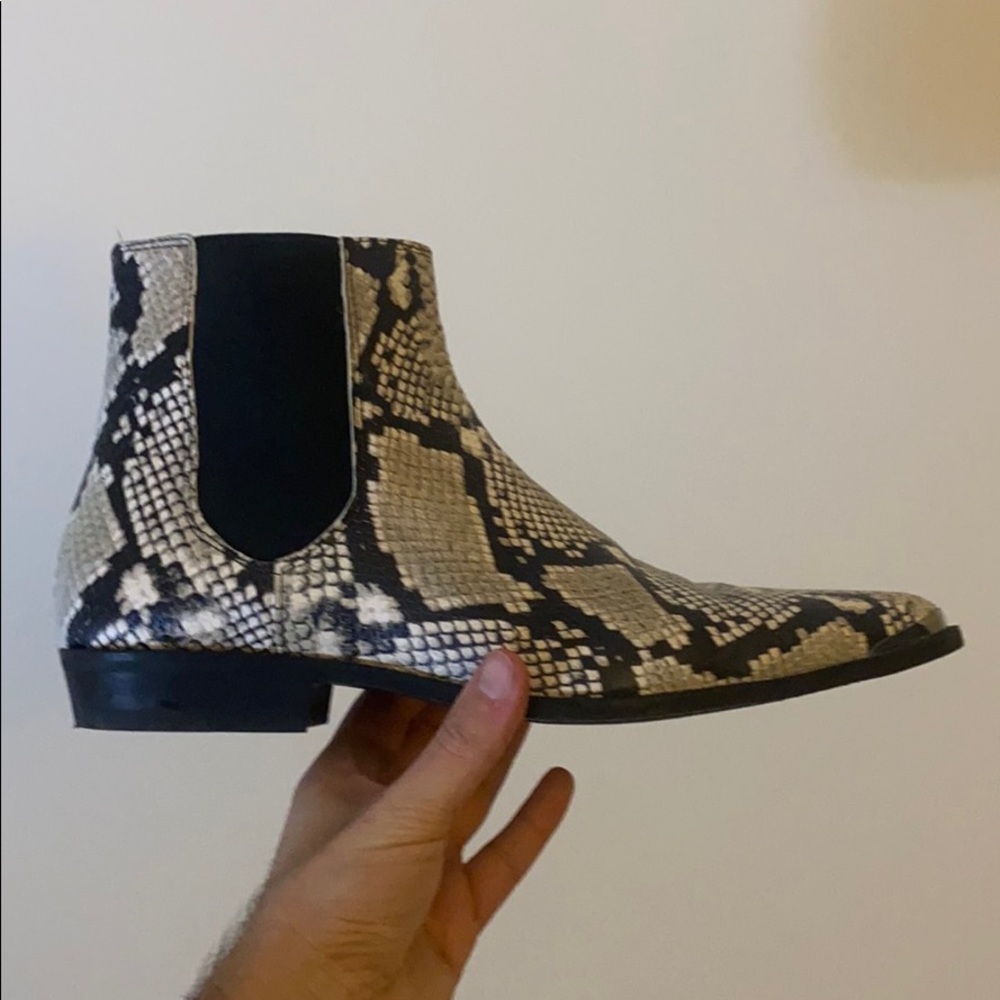 Zara Snakeskin Pattern Pointed Ankle Boots